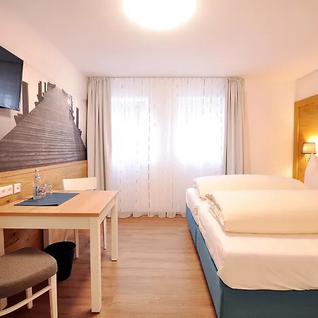 Gaestehaus Zur Krone イン ヴァルテンホーフェン